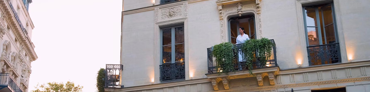 Hotels.com promotional image for a code offer